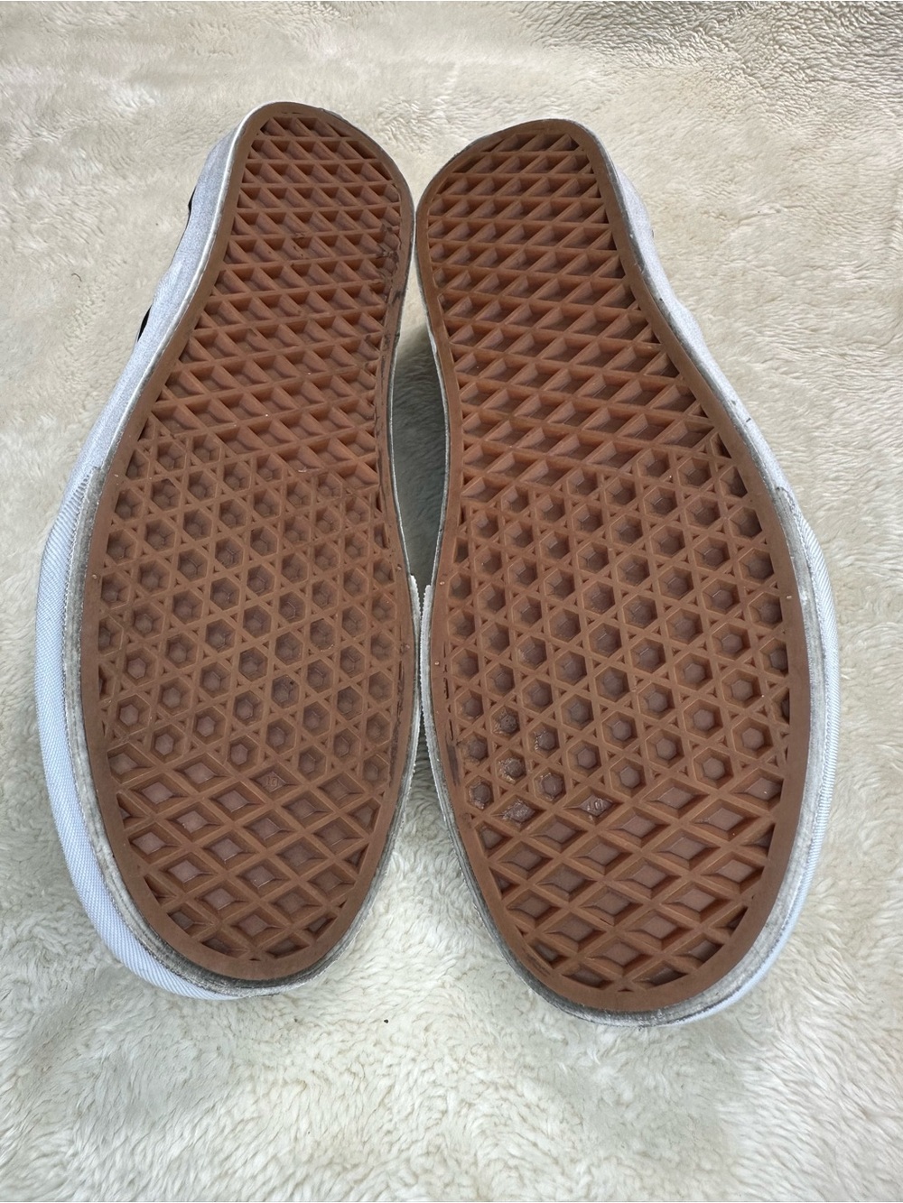 Vans Skull and Roses Print Classic Slip-On Shoes Size Mens 8 Women’s 9.5 - Picture 8 of 8